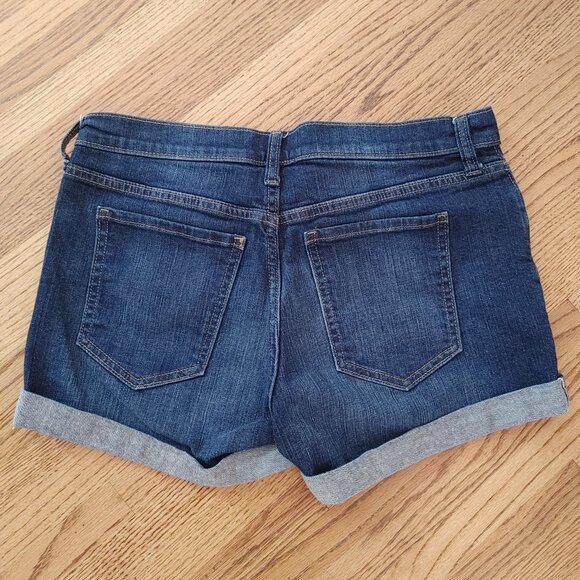27 Dark Banana Republic Shorts - Picture 2 of 4